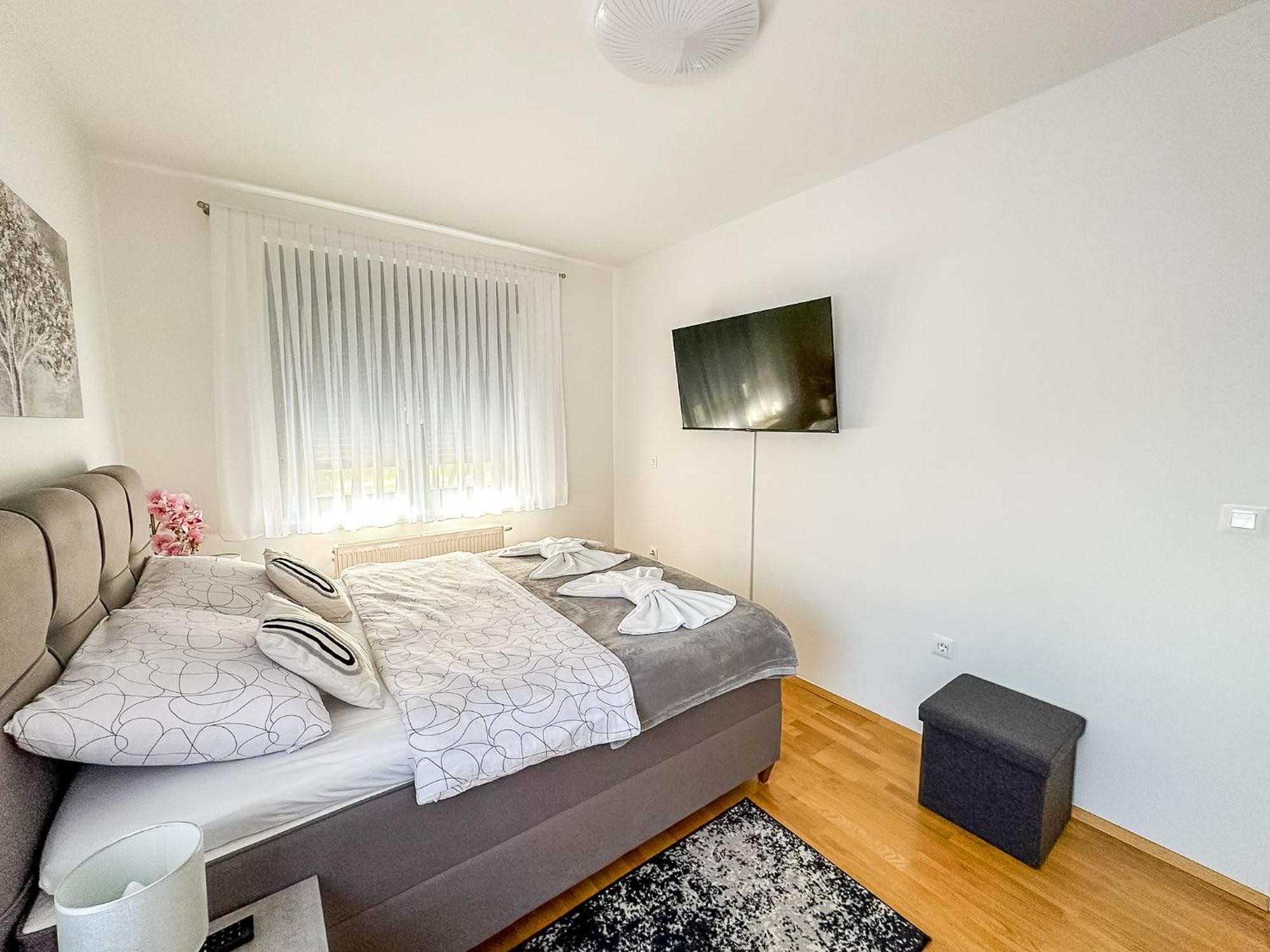 Apartman Lux Self Check-In Вировитица Екстериор снимка